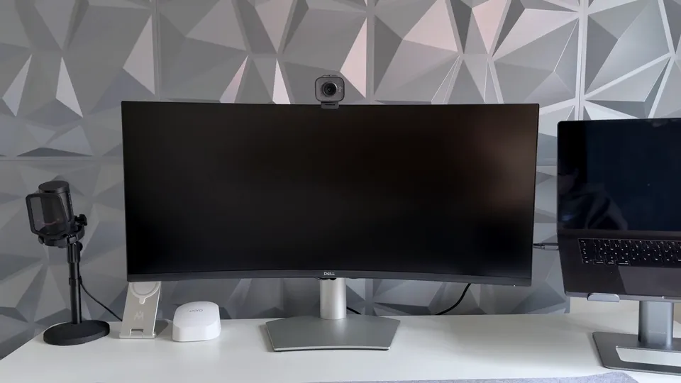 Dell S3423DWC 울트라와이드 실사진으로 아래 비교한 삼성 제품은 아닙니다.