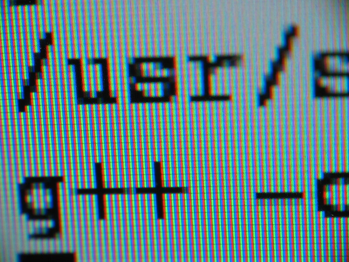 LCD 화면의 픽셀을 확대 촬영한 사진