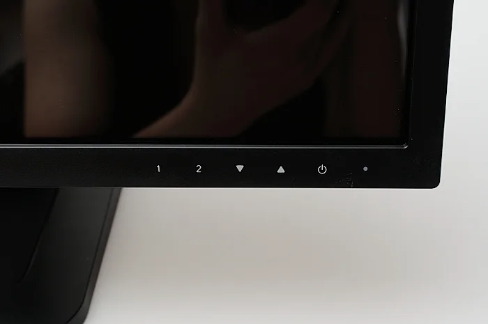 ViewSonic TD2220의 전면 메뉴·화살표 버튼 실물