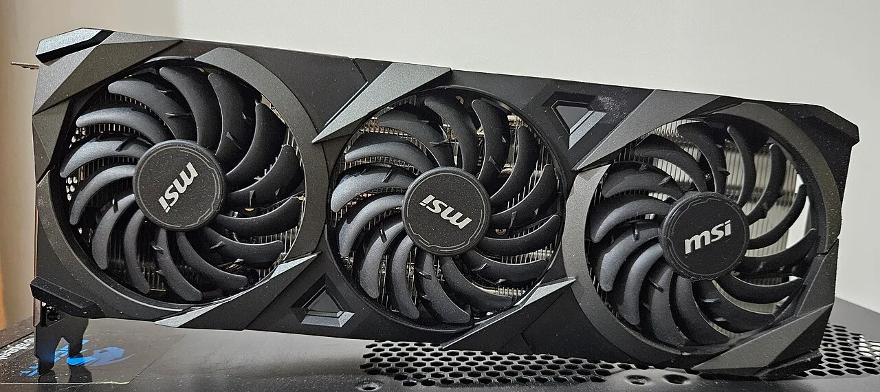 실제 MSI GeForce RTX 3070 VENTUS 3X OC. PC 영상 출력 장치의 예시이며 사진만으로 특정 HDR 연결 조합을 보증하지 않습니다.