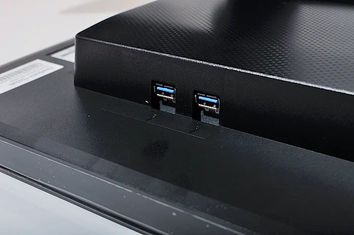 ViewSonic TD2240 모니터의 USB-A 다운스트림 포트 두 개