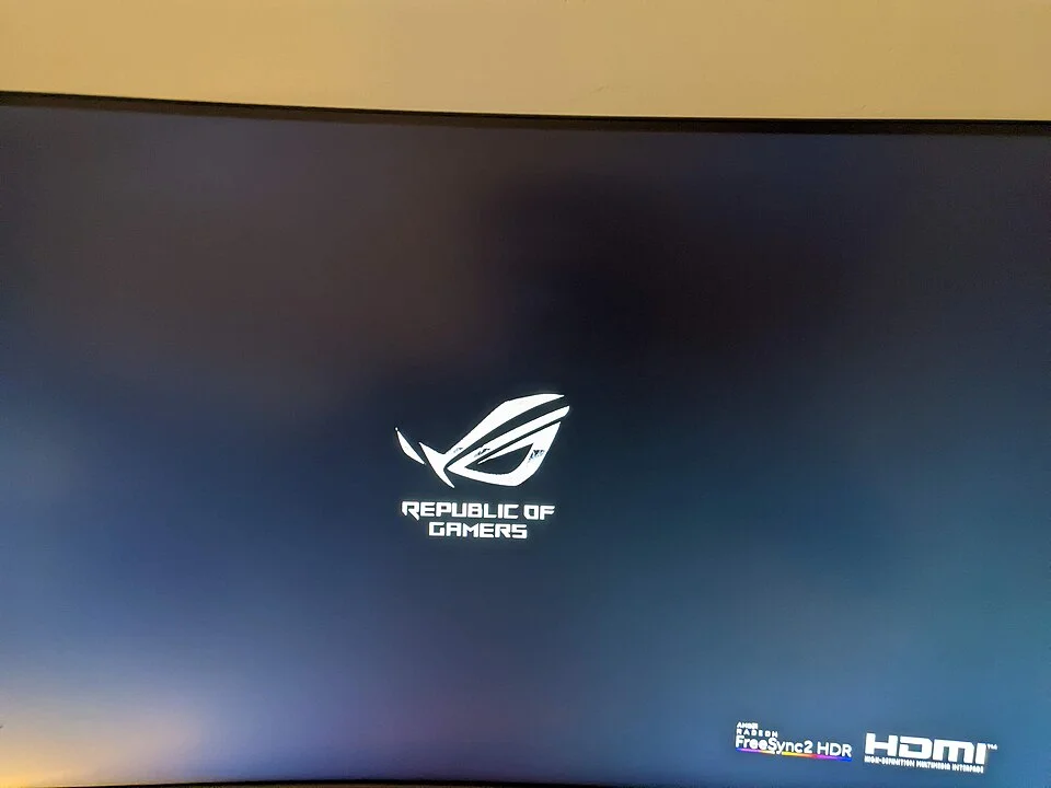 ASUS ROG 게이밍 모니터의 시작 화면